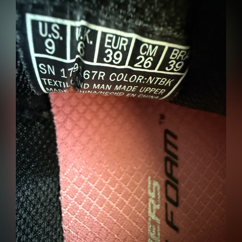 NWT! Skechers VAPOR MEMORY FOAM LITE - REVOLVE Sneaker in black/white 9 walking - Picture 6 of 6